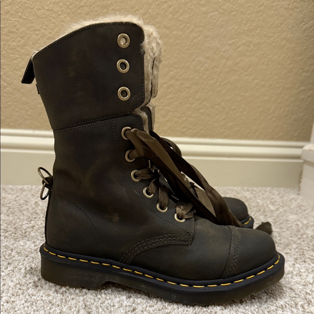 Like New Dr Martens Brown leather satin lace Lace-Up Boots with Fur Lining